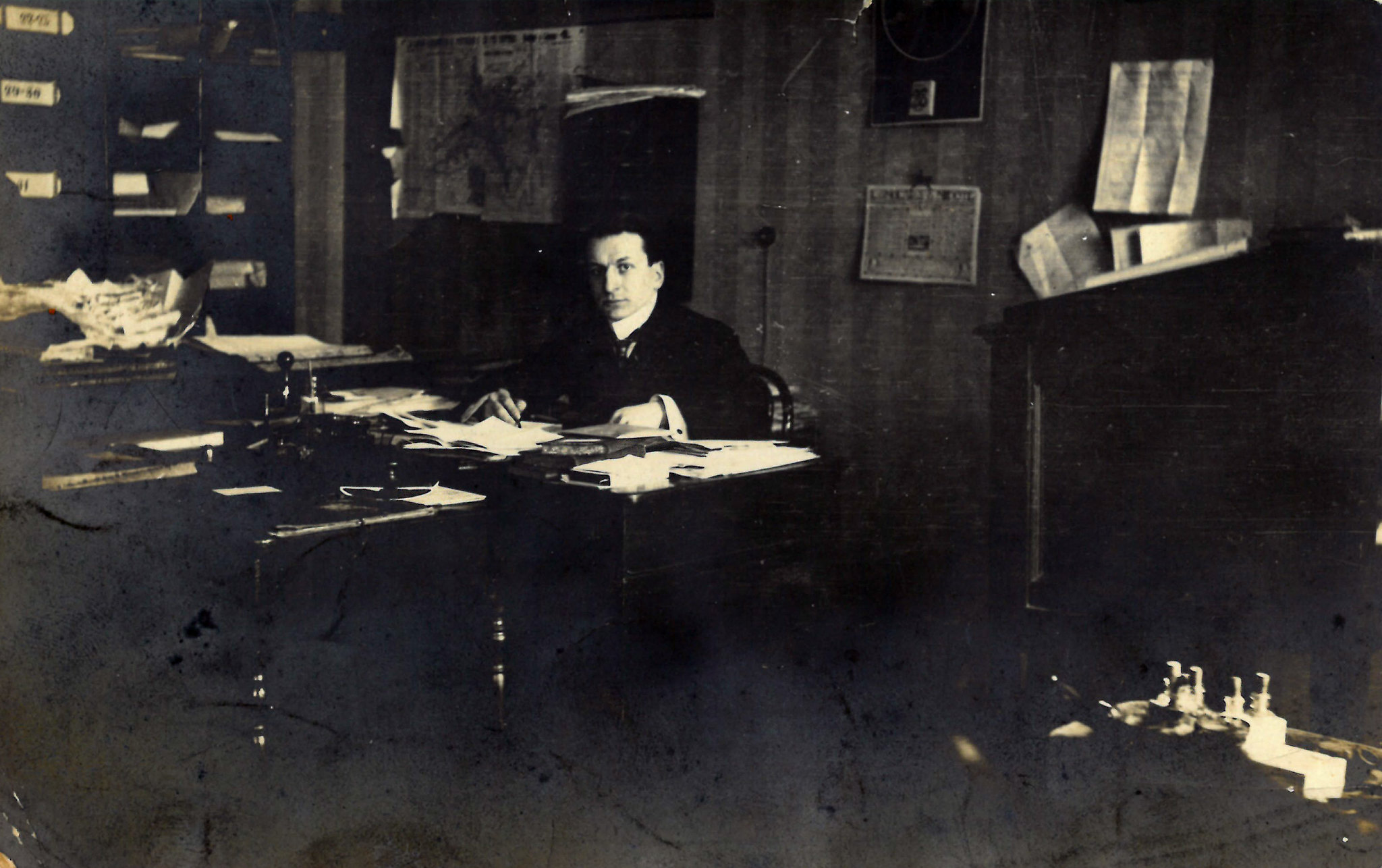 Carlo Galli in his studio in Trieste, 1908.